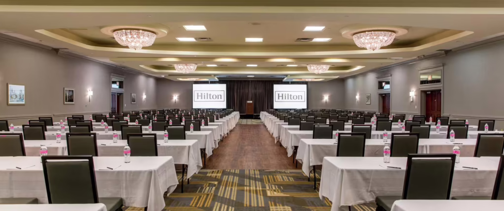 A large meeting room in Hilton Chicago/Oak Lawn.